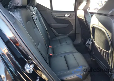 2021 Volvo Xc40 T5 Momentum z USA, uszkodzony, nr VIN YV4162UK6M2561305